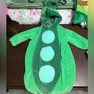Baby pea pod costume sz 0-9m
